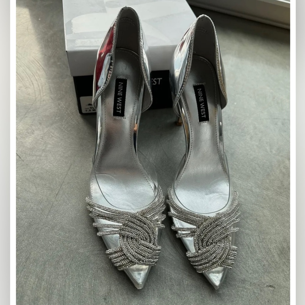 NINE WEST CRYSTAL TOE SILVER HEELS SIZE 8